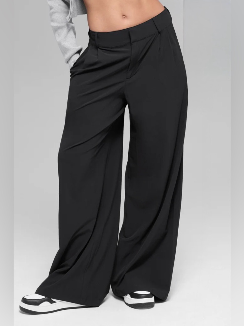 Alo Yoga High-Waist Dreamscape Trouser
Size Small